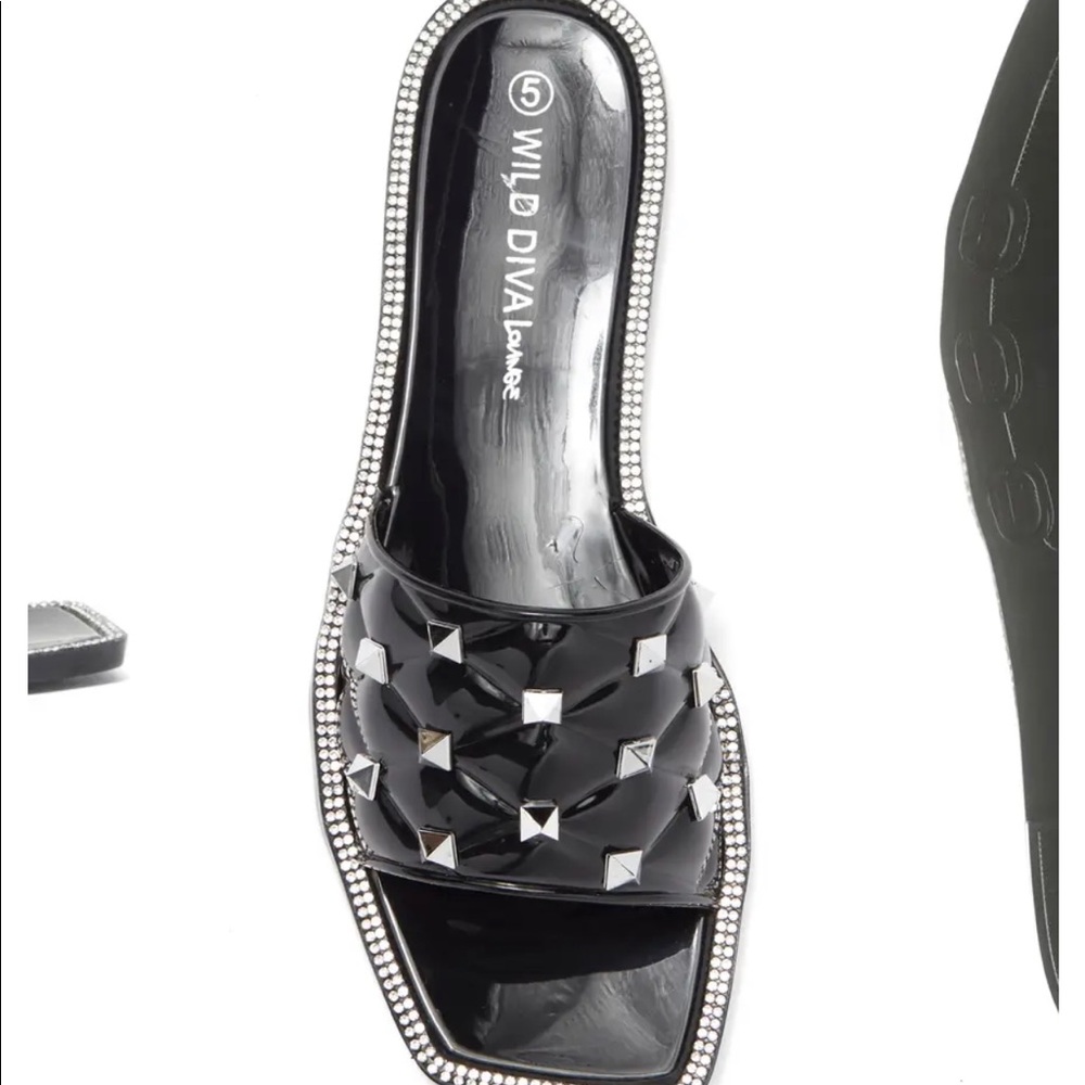 Studded Slides
